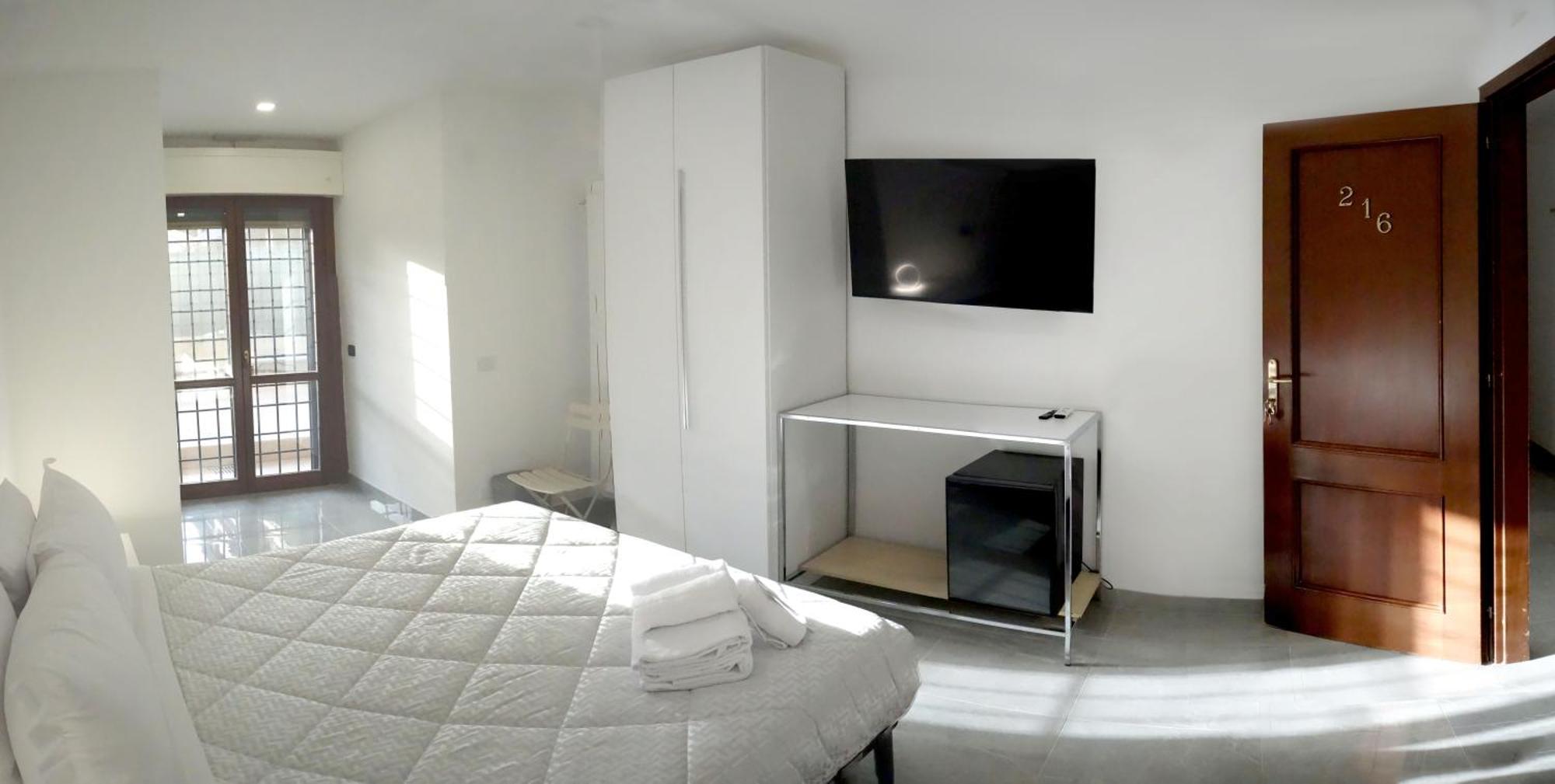 La Fiera Guesthouse Фьюмичино Экстерьер фото